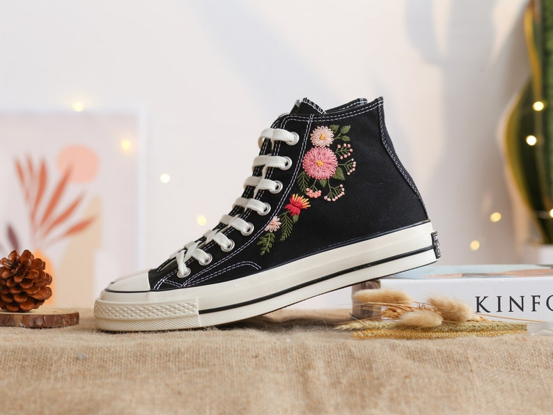 Custom Wedding Sneakers Platform, Pink Flower Embroidered Converse, Daisy Embroidery Bridal Sneakers, Personalized Bride Shoes Wedding