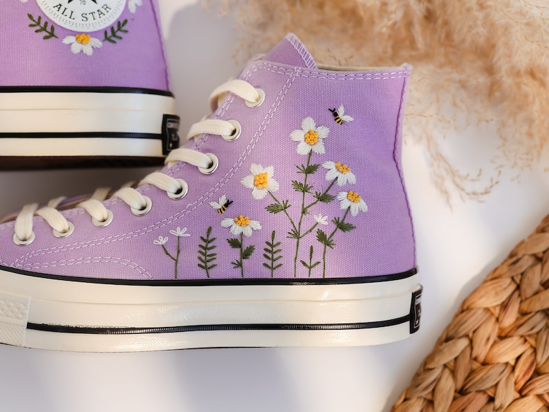 Custom Converse Chuck Taylor Daisy Flower Embroidered Converse Shoes, Daisy Flower and Bee Embroidered Converse Custom, Valentine Gift