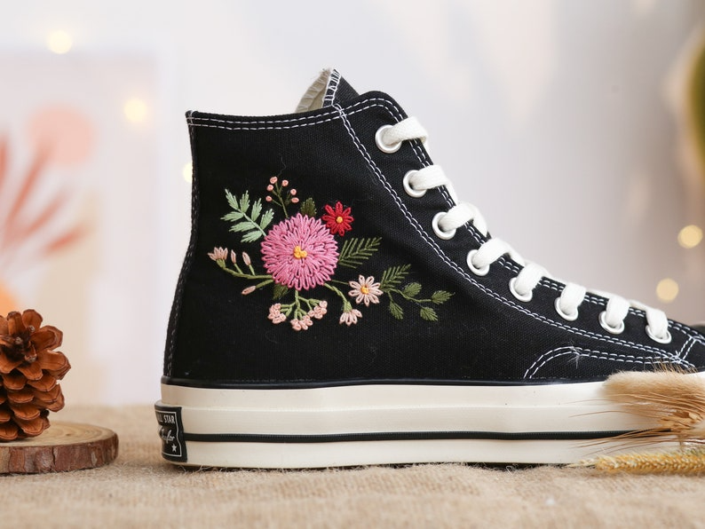 Custom Wedding Sneakers Platform, Pink Flower Embroidered Converse, Daisy Embroidery Bridal Sneakers, Personalized Bride Shoes Wedding