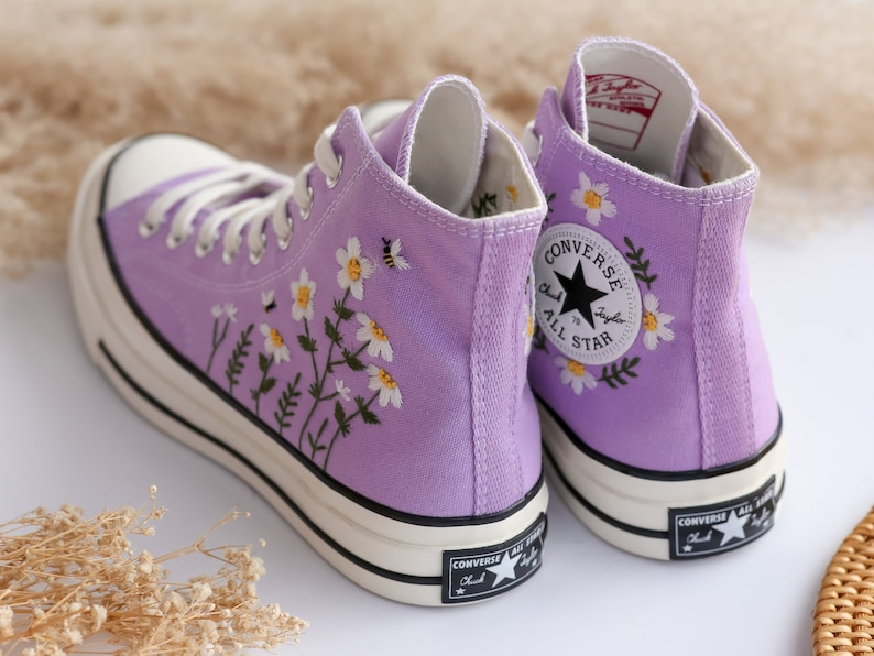 Custom Converse Chuck Taylor Daisy Flower Embroidered Converse Shoes, Daisy Flower and Bee Embroidered Converse Custom, Valentine Gift