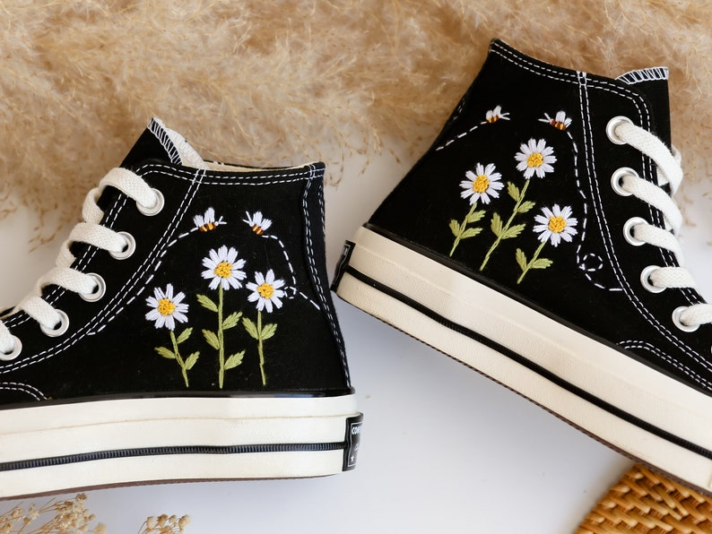 Custom Embroidered Converse High Tops, Daisy Flower Embroidered Converse, Custom Converse Chuck Taylor 1970 Embroidered Daisy Flower and Bee