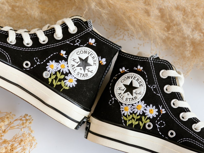 Custom Embroidered Converse High Tops, Daisy Flower Embroidered Converse, Custom Converse Chuck Taylor 1970 Embroidered Daisy Flower and Bee