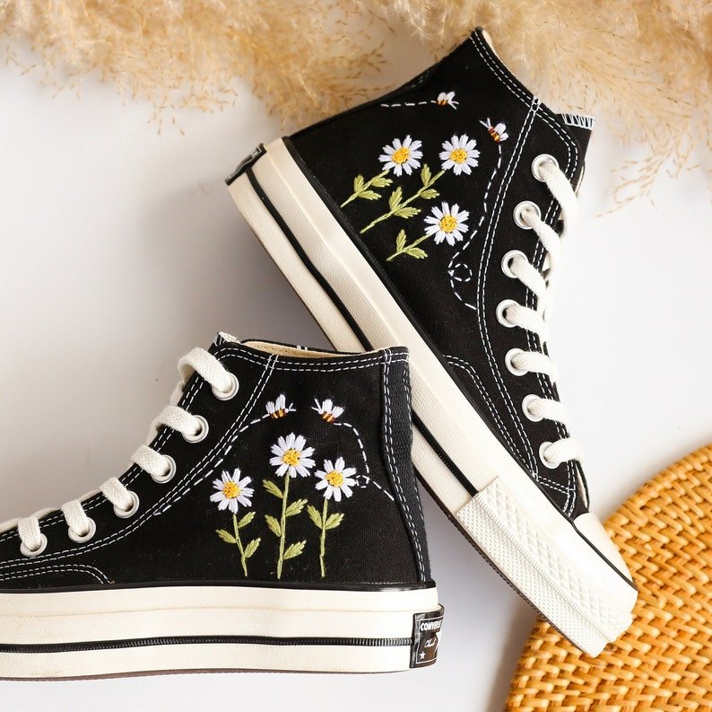 Custom Embroidered Converse High Tops, Daisy Flower Embroidered Converse, Custom Converse Chuck Taylor 1970 Embroidered Daisy Flower and Bee