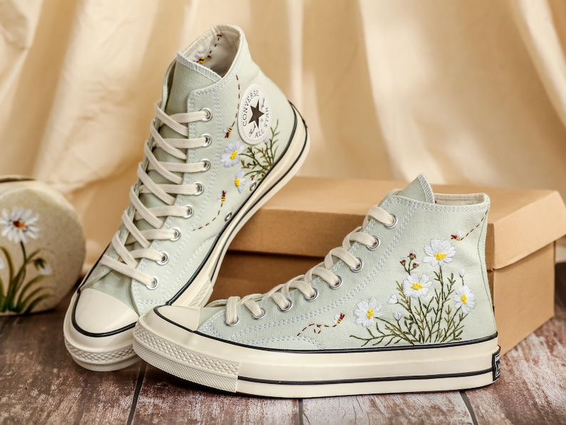 Custom Embroidered Converse Women, Daisy Embroidered Shoes for Bride, Bridal Flowers Embroidered Sneaker for Wedding, Unique Gifts for Her