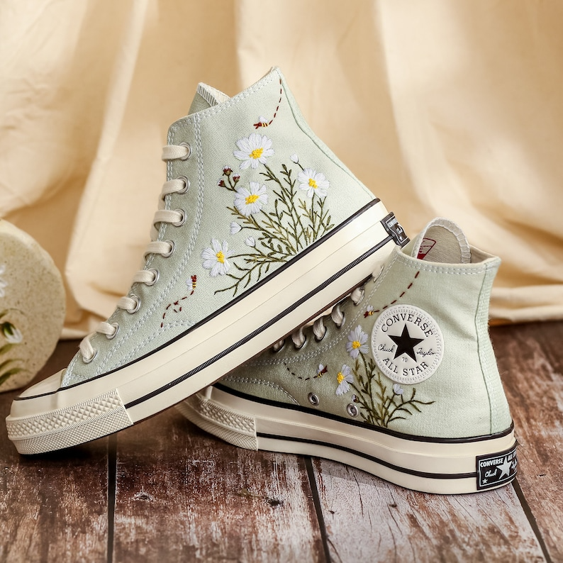 Custom Embroidered Converse Women, Daisy Embroidered Shoes for Bride, Bridal Flowers Embroidered Sneaker for Wedding, Unique Gifts for Her