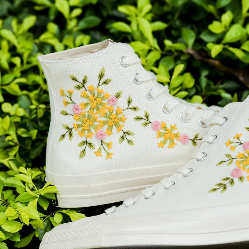 Embroidered Wedding Converse, Bridal Flowers Embroidered Sneakers for Bride, Sunflower Embroidery Shoes for Bride, Wedding Gift for Couple