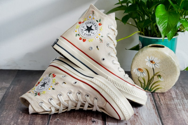 Embroidered Converse, Strawberry Embroidered Shoes for Women, Daisy and Strawberry Embroidery Converse, Kawaii Gift, Strawberry Gift for Her