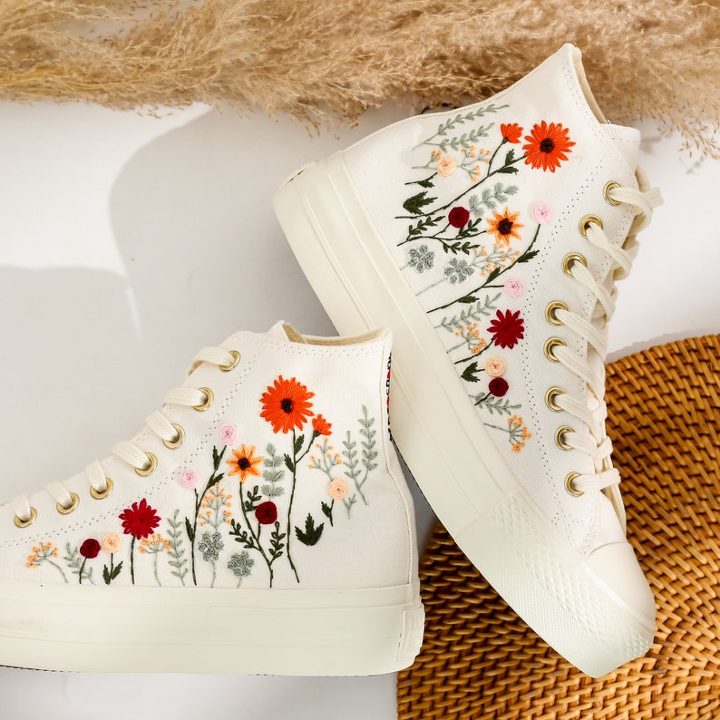 Wedding Sneakers Platform for Bride, Bridal Flower Embroidered Converse Platform, Name and Date Embroidered Shoes, Personalized Bridal Shoes