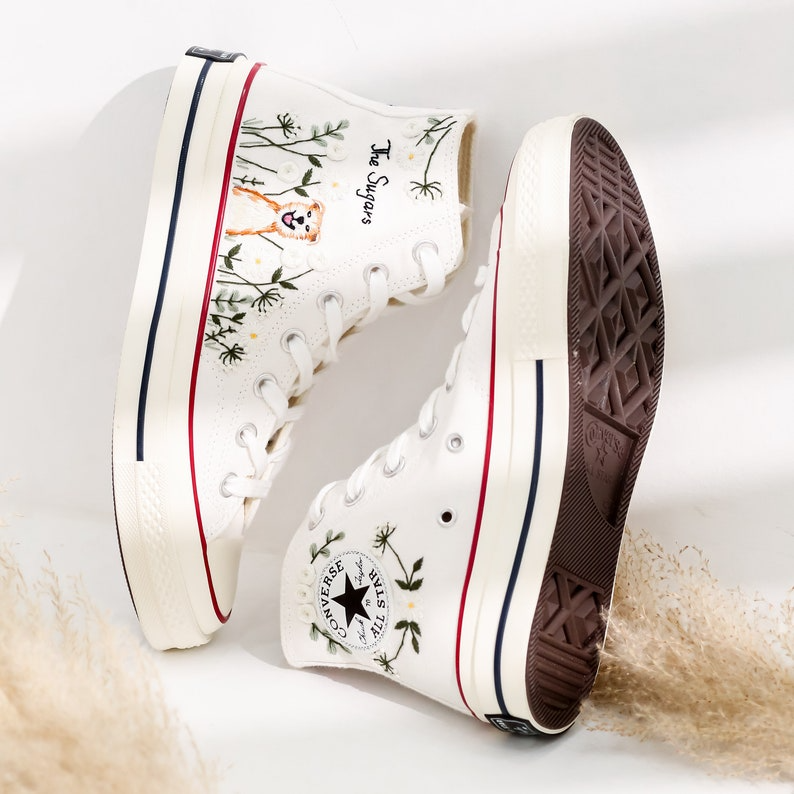 Embroidered Converse , Dog and White Flower Embroidered Shoes, Name and Dog Embroidered Sneaker Custom, Pet Embroidery Converse, Pet Gifts