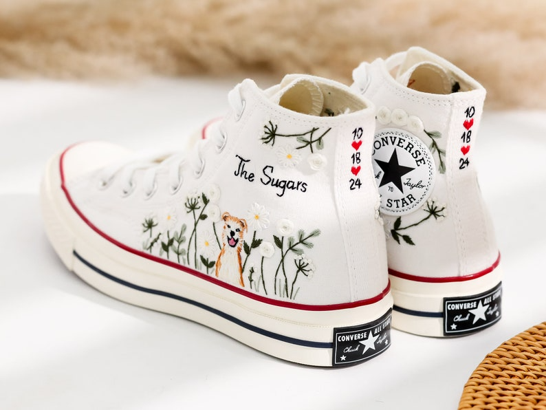 Embroidered Converse , Dog and White Flower Embroidered Shoes, Name and Dog Embroidered Sneaker Custom, Pet Embroidery Converse, Pet Gifts