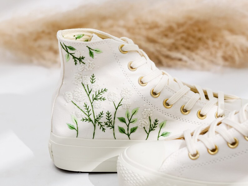 Wedding Converse Platform Embroidered Flower, White Flower Embroidered Shoes Custom, Bridal Flower Embroidery Shoes for Bride, Wedding Gift