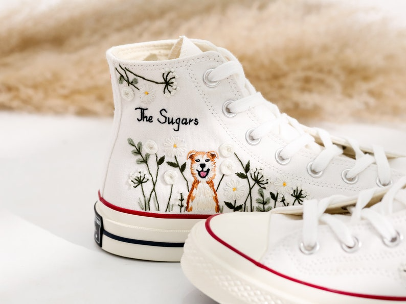 Embroidered Converse , Dog and White Flower Embroidered Shoes, Name and Dog Embroidered Sneaker Custom, Pet Embroidery Converse, Pet Gifts