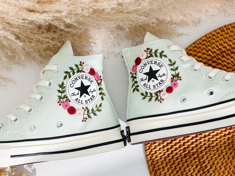 Bridal Converse Embroidery Flowers, Wedding Shoes for Bride, Wedding Flower Embroidered Converse, Bridal Converse Custom, Custom Wedding