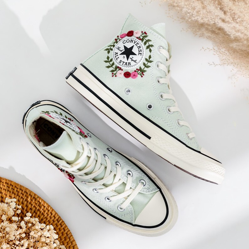 Bridal Converse Embroidery Flowers, Wedding Shoes for Bride, Wedding Flower Embroidered Converse, Bridal Converse Custom, Custom Wedding