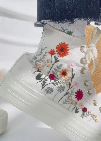 Wedding Sneakers Platform for Bride, Bridal Flower Embroidered Converse Platform, Name and Date Embroidered Shoes, Personalized Bridal Shoes